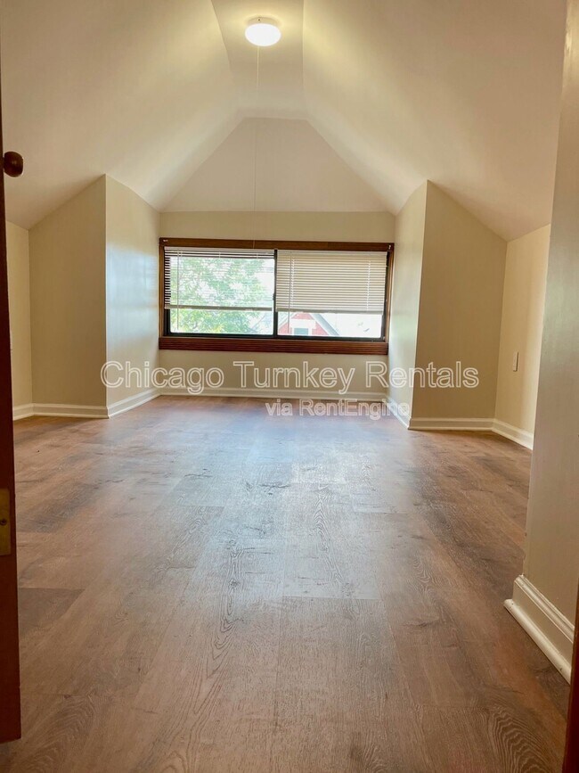 Building Photo - 1243 W 31st St
