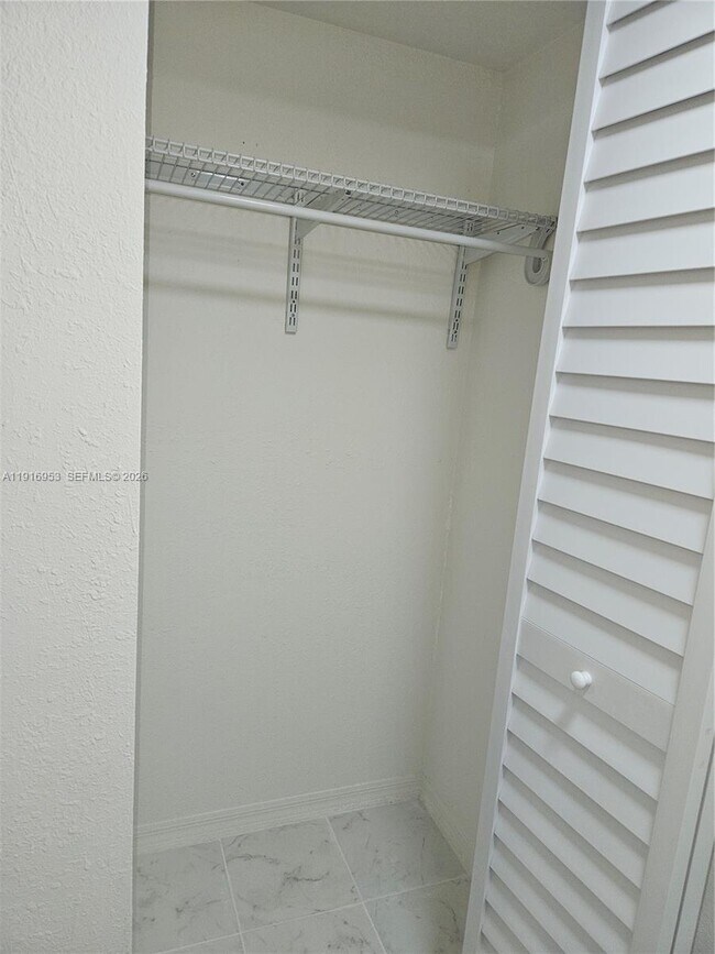 Building Photo - 311 W Park Dr