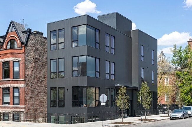 Building Photo - 2122 S Hoyne Ave