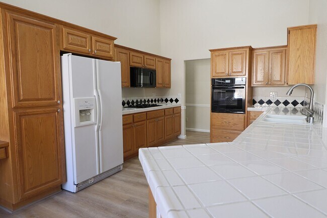 Building Photo - 8701 White Fir St