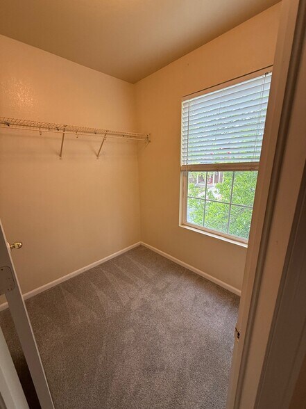 Building Photo - 5222 E 100th Way