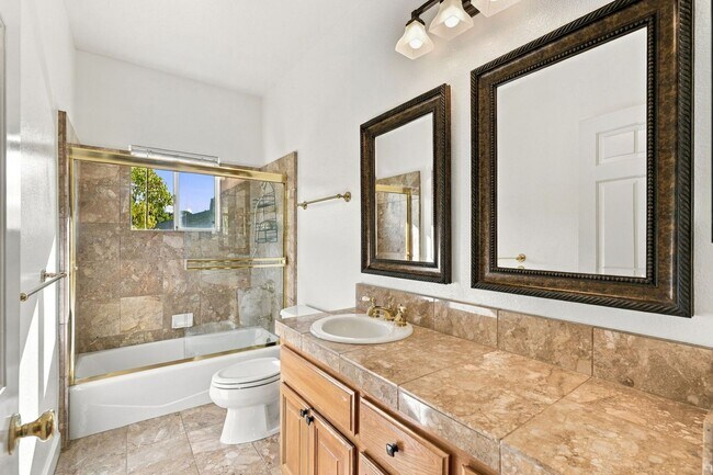 Building Photo - 25 Biscayne Ct
