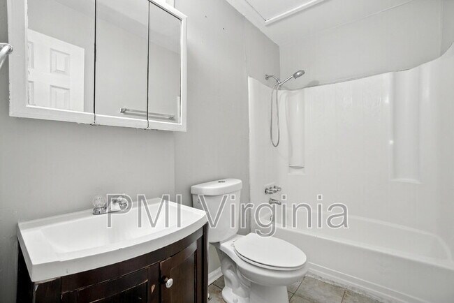 Building Photo - 1077 Commonwealth Pl