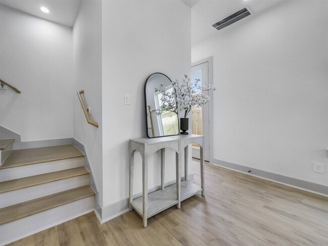 Building Photo - 2410 Vaughn St