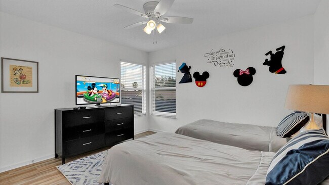Building Photo - 8176 Fan Palm Way