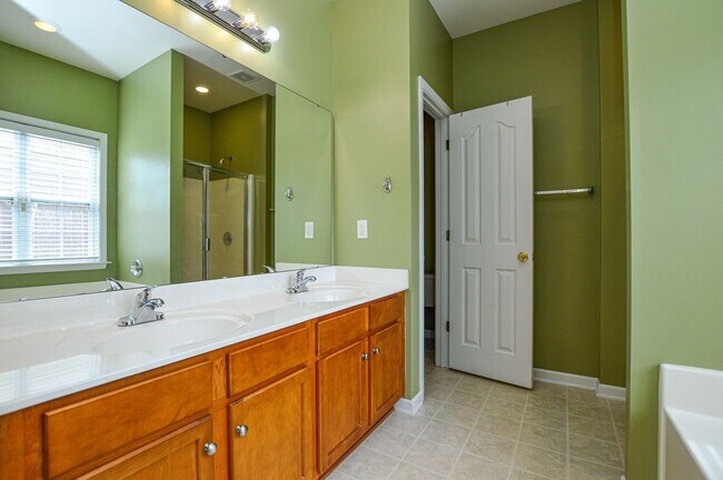 Building Photo - Inviting rancher ready now!