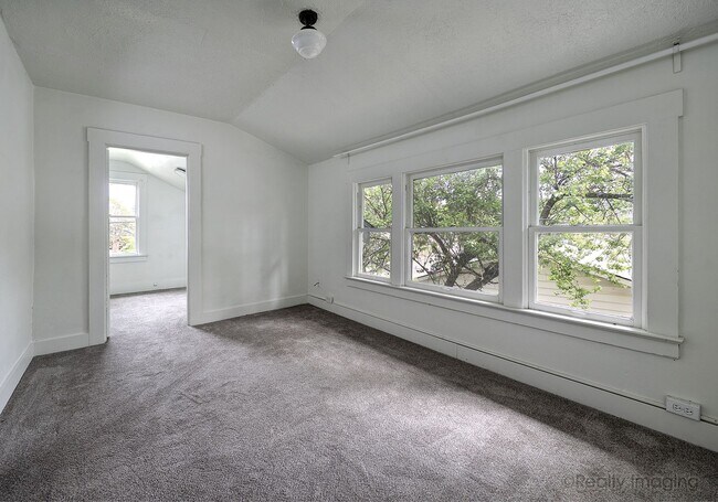 Building Photo - 6015-6017 SE 99th Ave