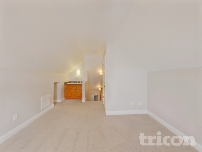 Building Photo - 2304 Larkspur Ln