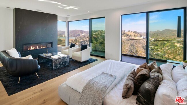 Building Photo - 1324 Stradella Rd