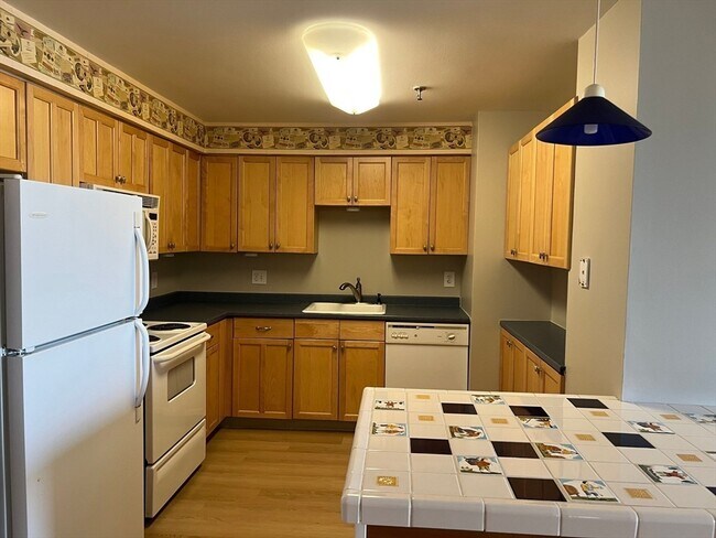 Building Photo - 376 Ocean Ave