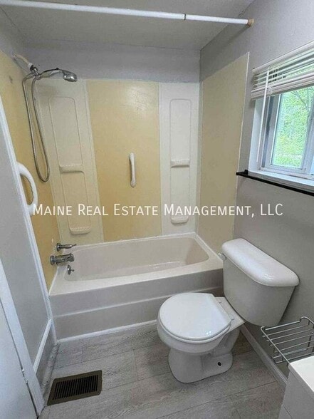 Building Photo - 19 Balsam Ln