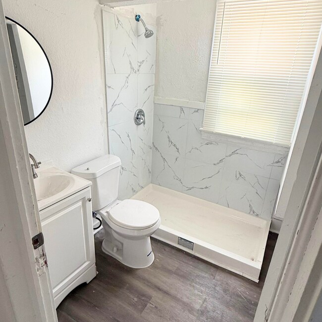 Building Photo - 3866 W 41st St