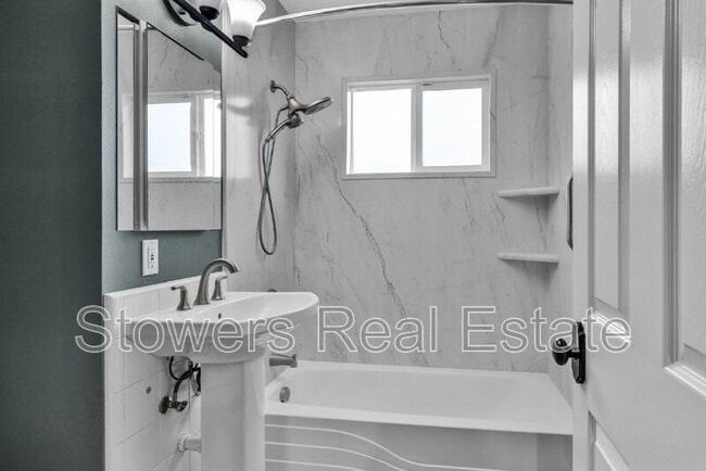 Building Photo - 3928 Dartmouth Way