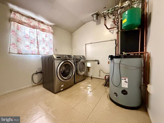 Building Photo - 1 Mystic Way