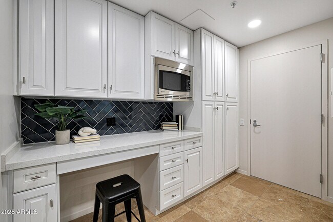 Building Photo - 7151 E Rancho Vista Dr