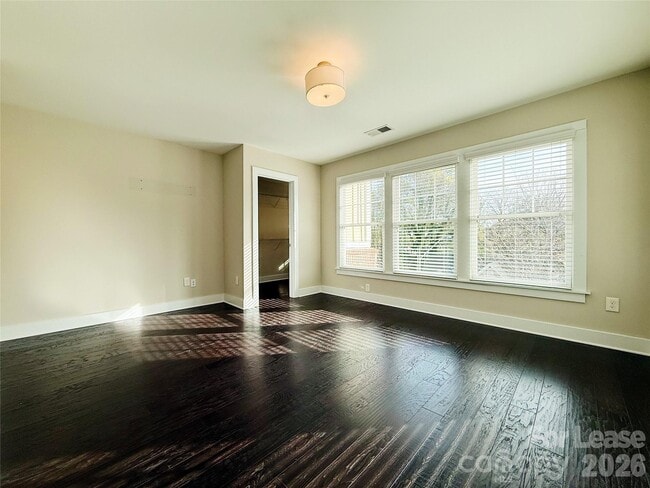 Building Photo - 1424 W 4th St