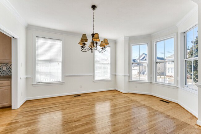 Building Photo - Beautiful Coastal Home for Rent – Ocean View / 17th Bay, Norfolk