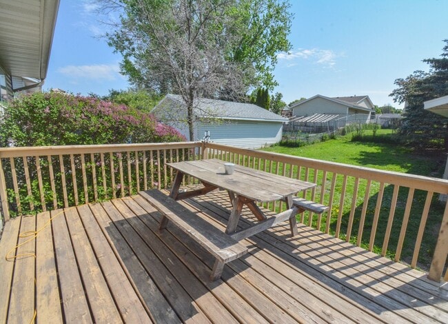 Building Photo - Great location, roomy yard, huge garage!