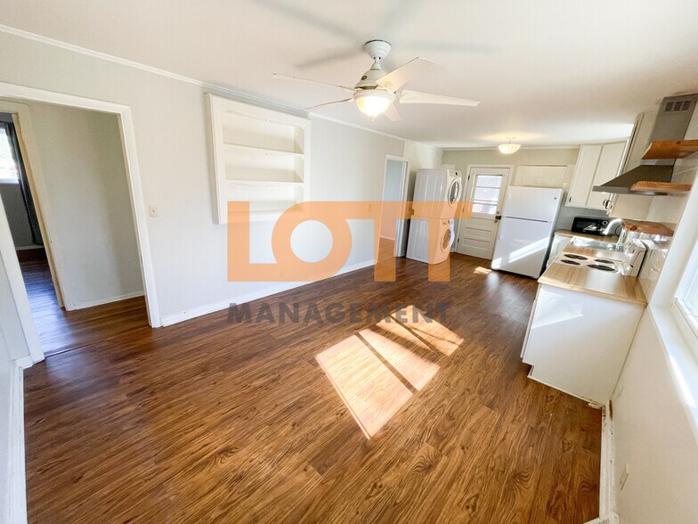 Building Photo - 126 Forestdale Dr