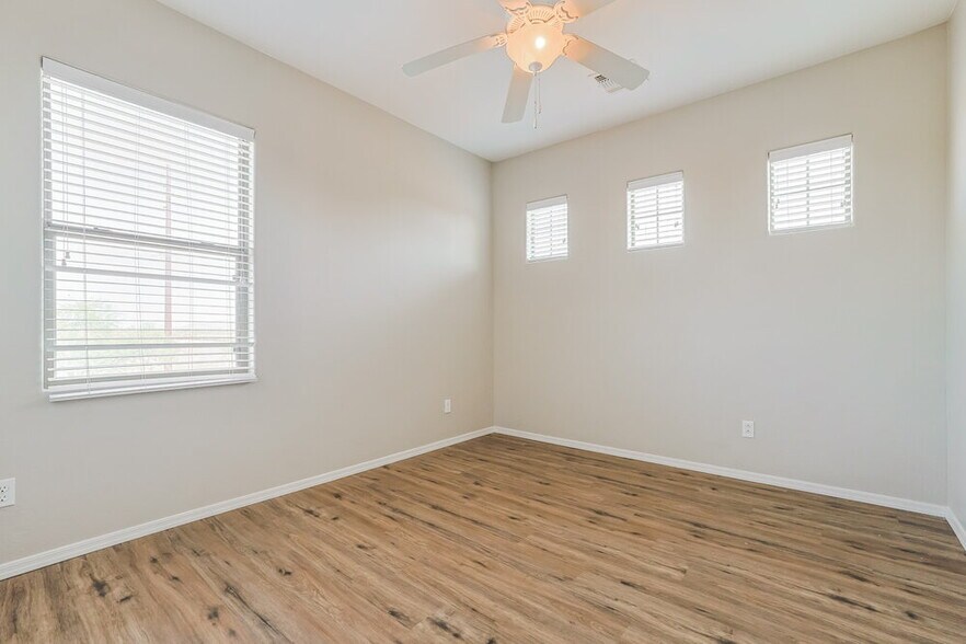 Building Photo - 38241 W Padilla St