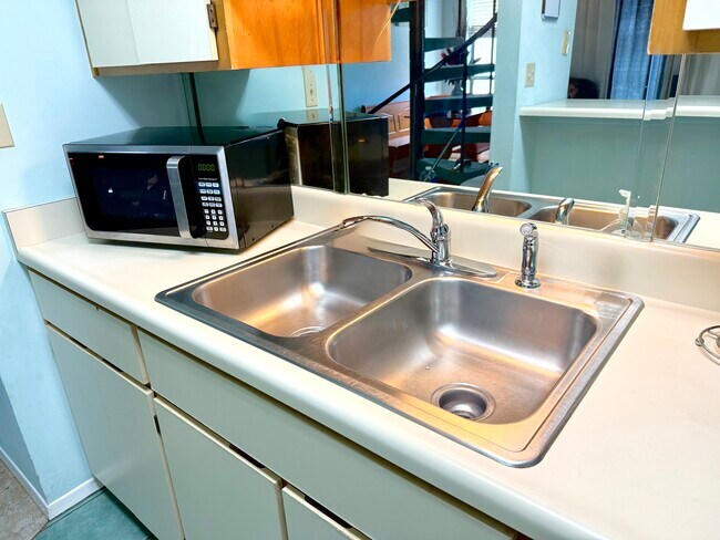 Building Photo - 17614 Front Beach Rd