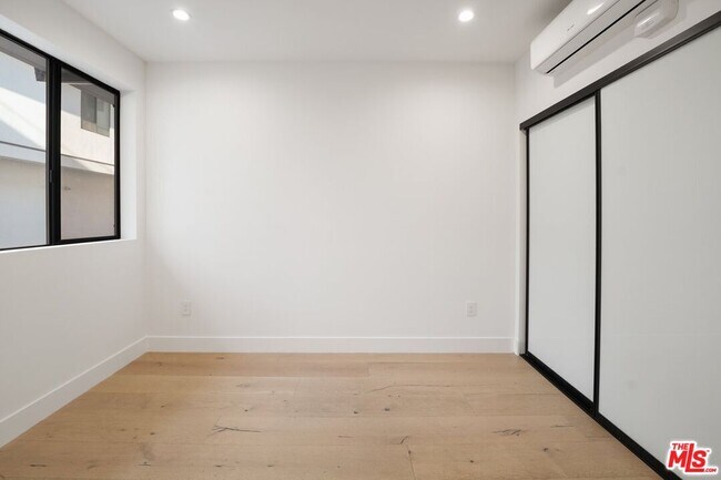 Building Photo - 735 N Gramercy Pl