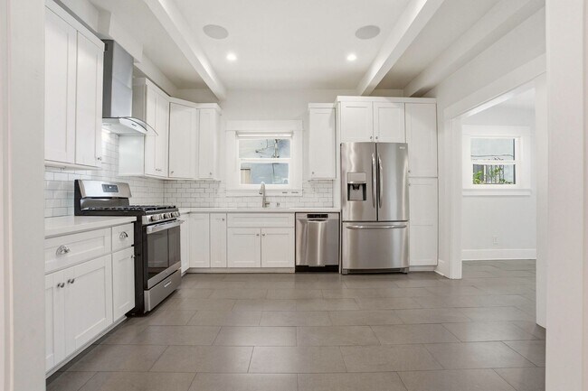 Building Photo - FALL IN LOVE with Craftsman Style Living!
