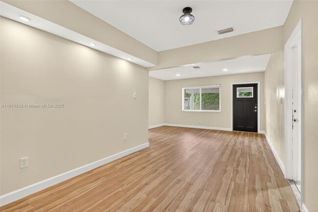 Building Photo - 4820 NE 1st Terrace