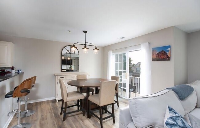 Building Photo - 1092 Shadowlawn Dr