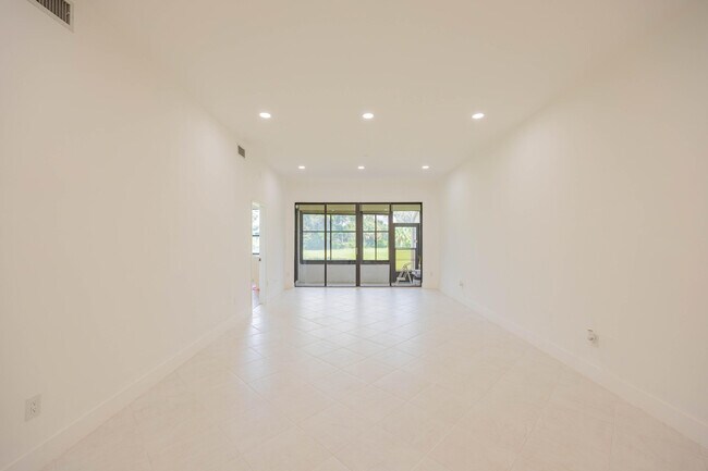 Building Photo - 7520 La Paz Blvd
