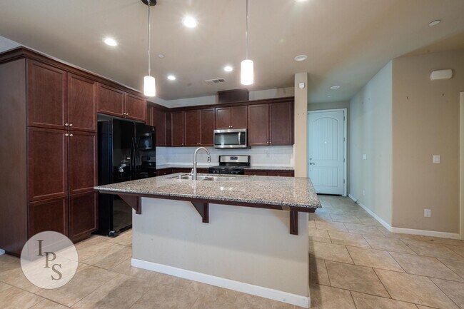 Building Photo - Fresno Westside Home, 5BR/3BA, Built 2018 – Great for Families
