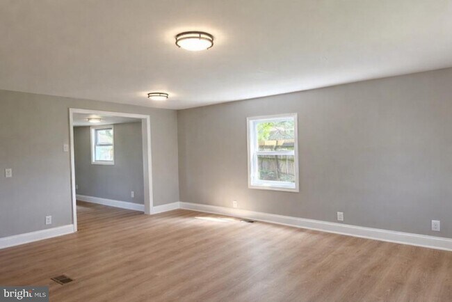 Building Photo - 87 Becks Ln