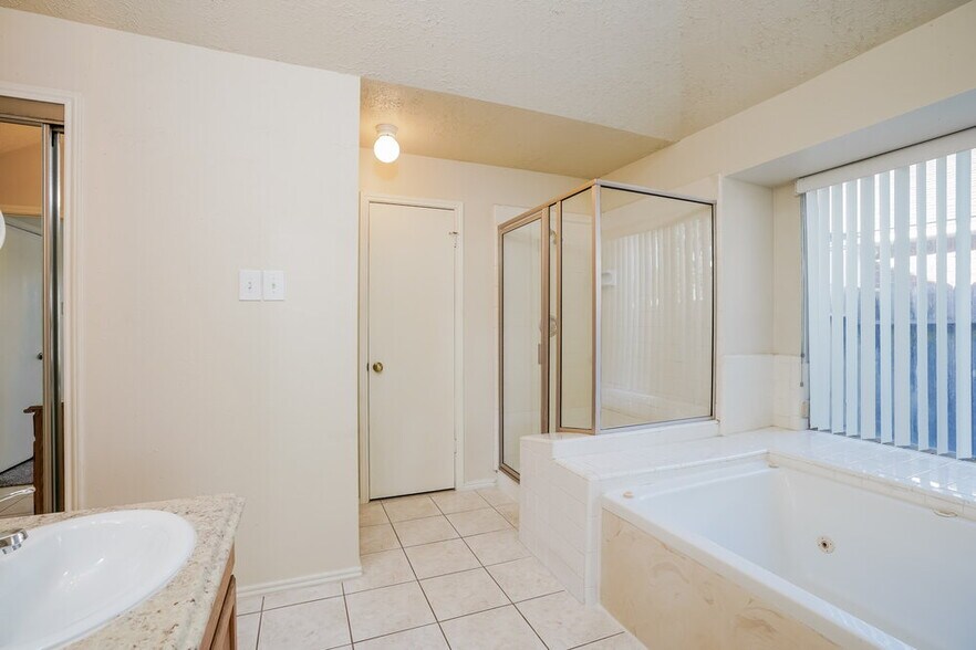 Building Photo - 1331 Three Forks Dr