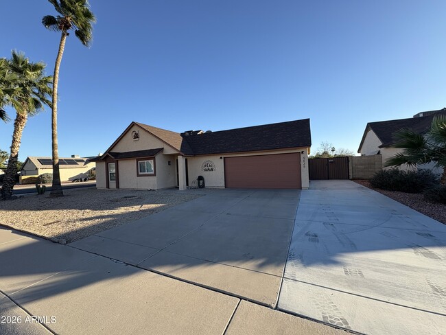 Building Photo - 5535 W Willow Ave