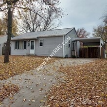 Building Photo - 1725 SW Green Acres Ave