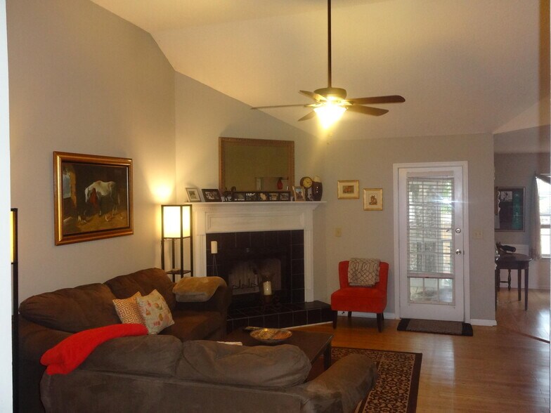 Building Photo - 388 Culver Ave