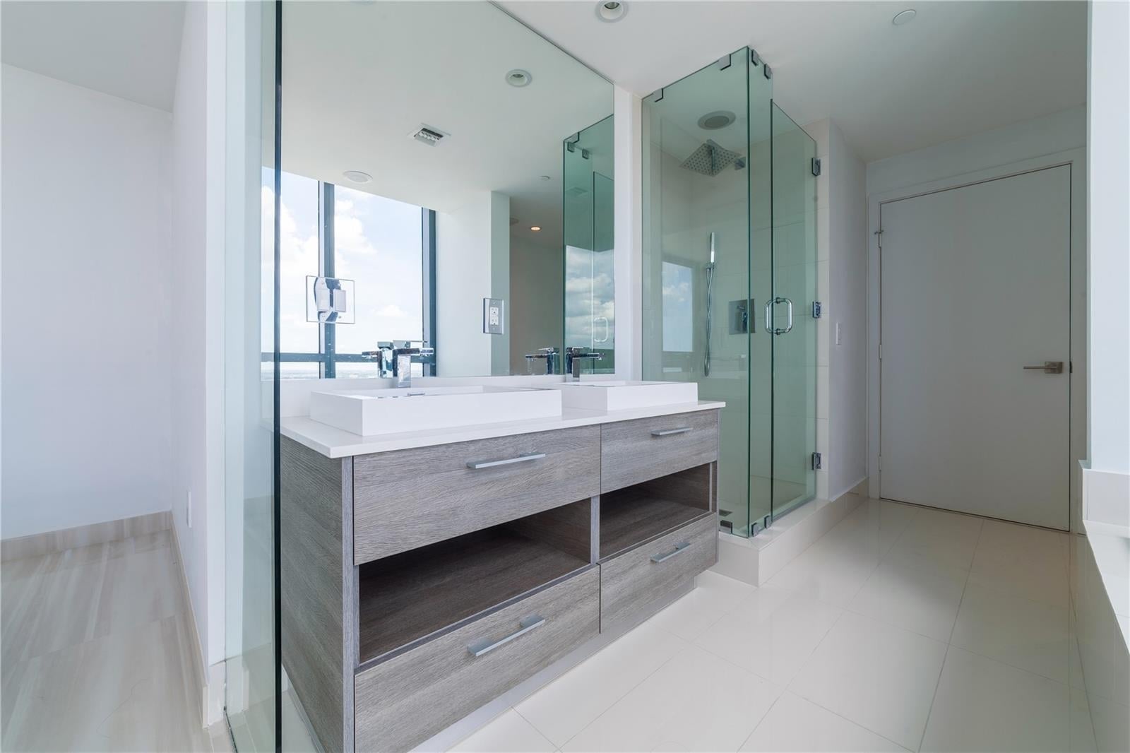 Building Photo - 650 NE 32nd St