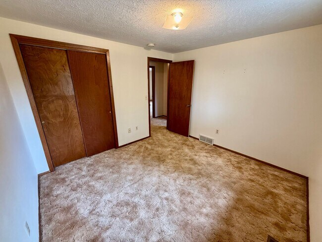 Building Photo - 4808 N Franklin Ave