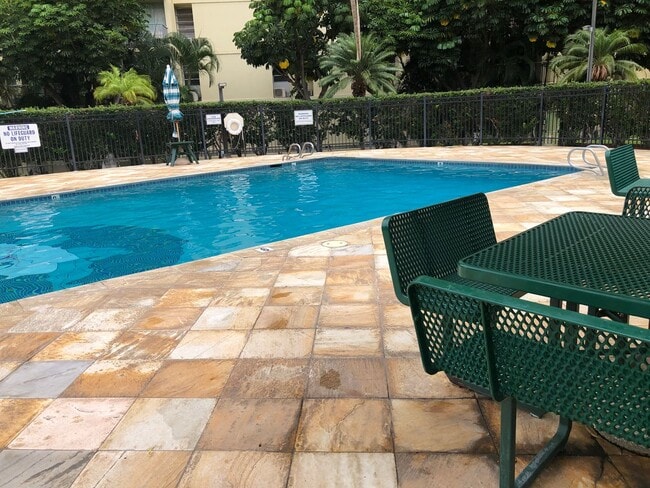 Building Photo - Century West 2 bedroom 2 bathroom 1 covere...