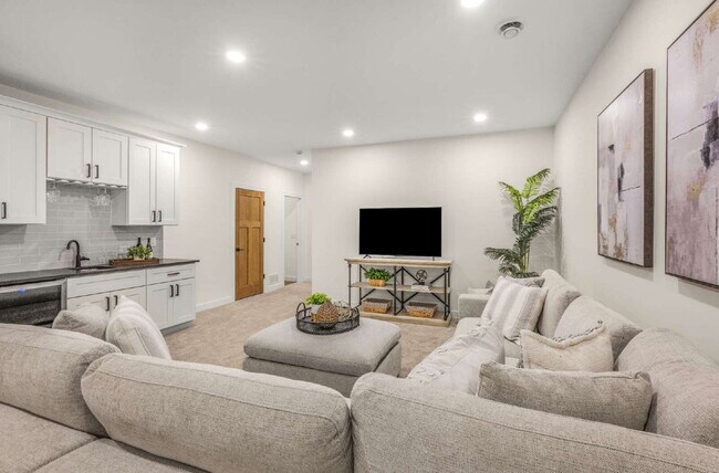 Building Photo - Stunning New Construction in the Heart of Uptown