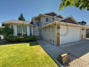 Building Photo - Spacious Eagle Ridge Home