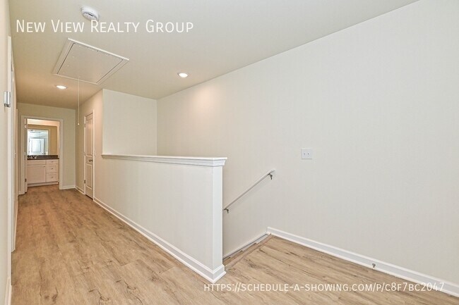 Building Photo - 1725 E Cloaninger Ave
