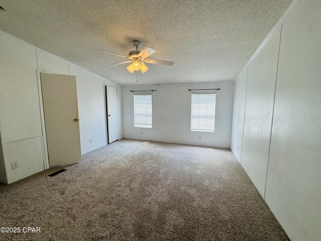 Building Photo - 1518 Nassau St
