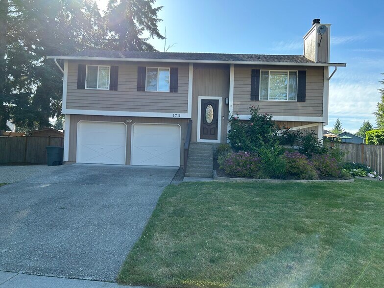 Primary Photo - 1711 211th Pl NE