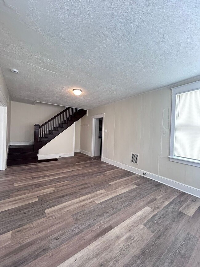 Building Photo - 605-609 S Potomac St