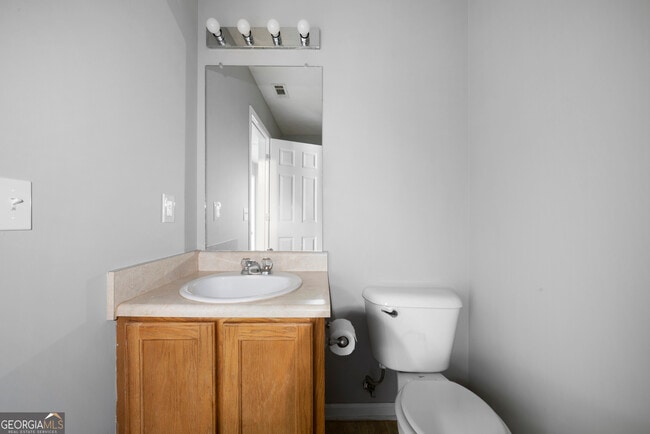 Building Photo - 761 Twin Oaks Ln