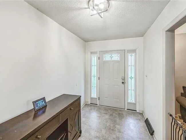 Building Photo - Build Equity While Leasing - Lease to Own