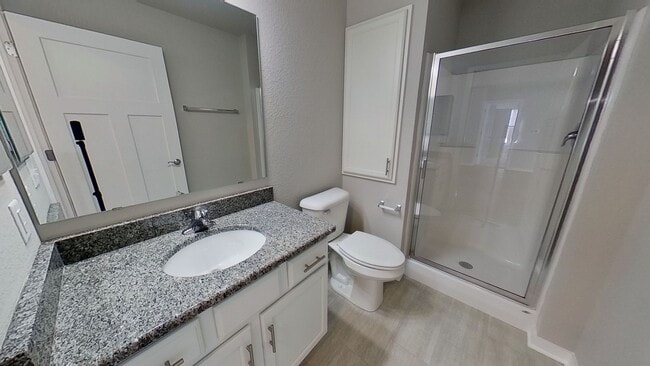 Building Photo - Condo Style Lower 2 Bedroom 2 Bathroom plus Den Apartment