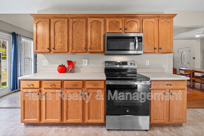 Building Photo - 674 Superior Ln