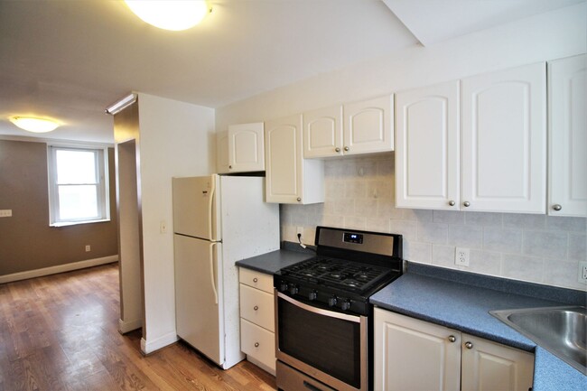 Building Photo - Fabulous Fells Point 1bd+Den/1ba Rowhome w...